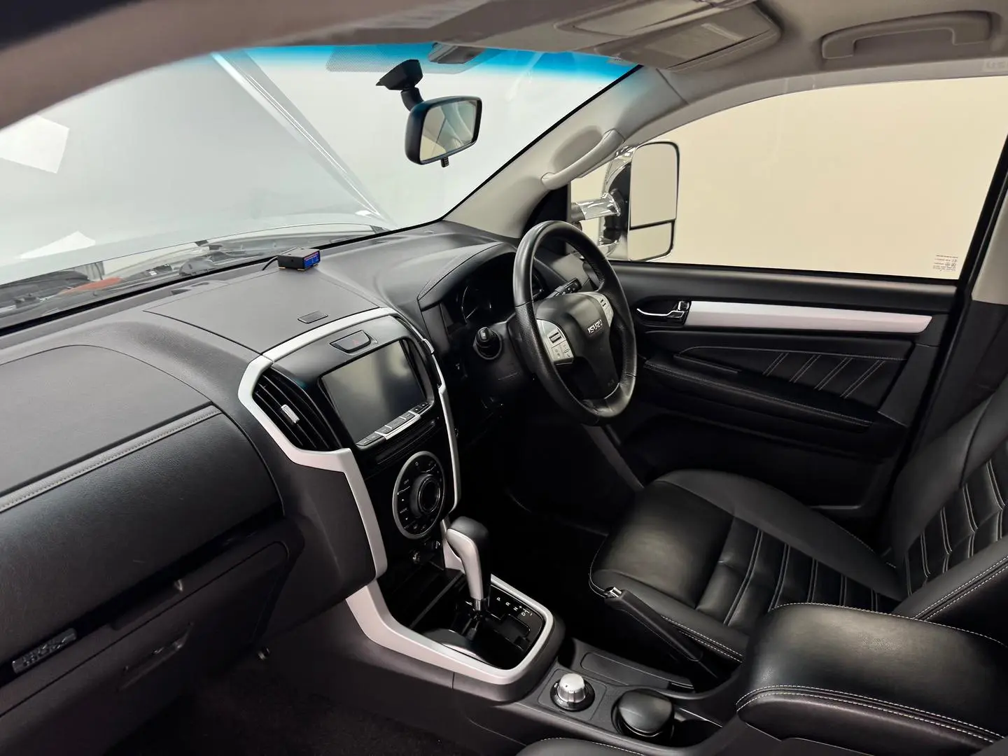 2018 Isuzu MU-X Gallery Image 26