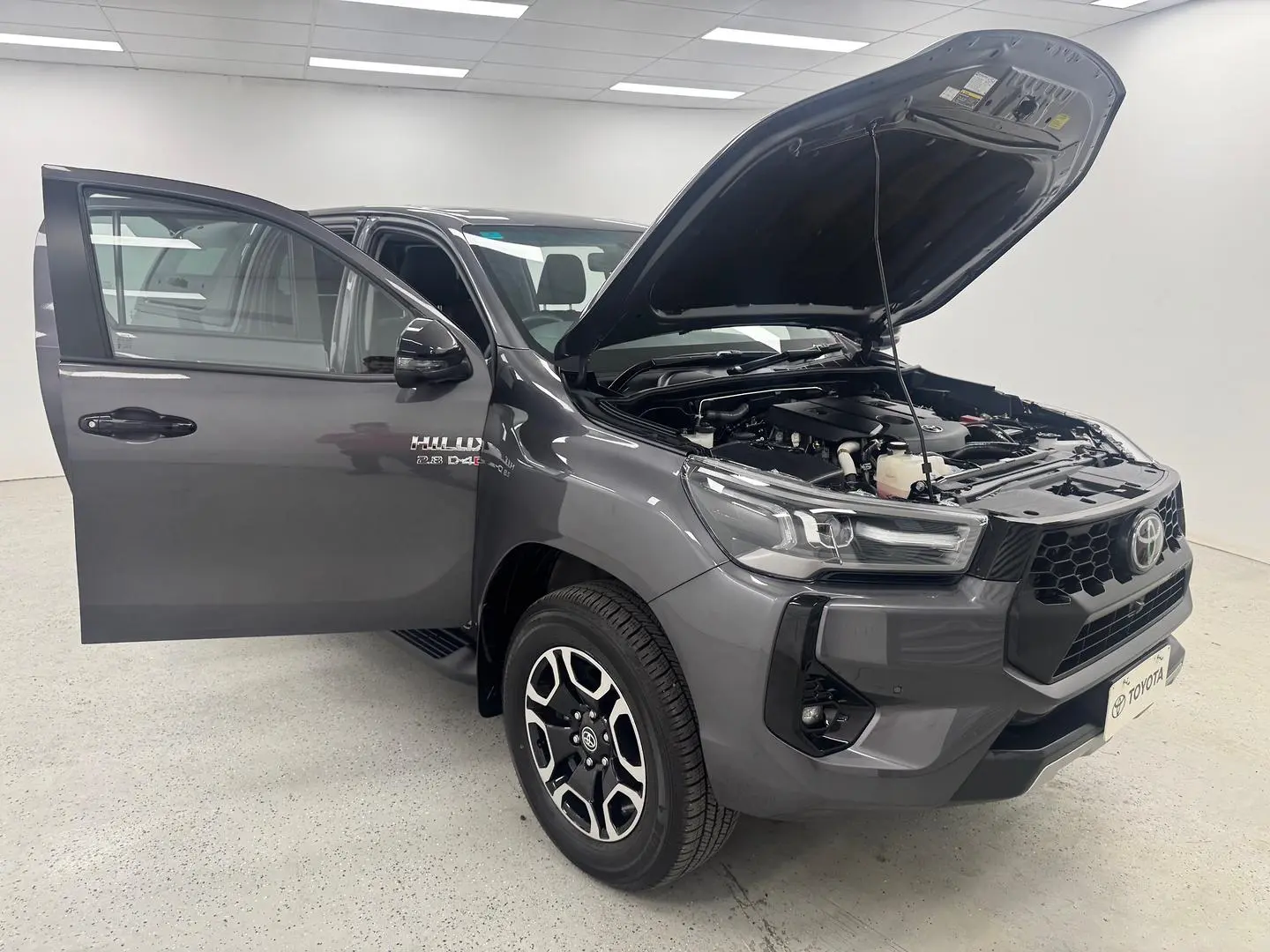 2025 Toyota Hilux Gallery Image 7