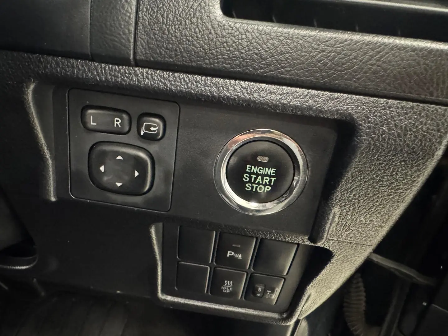 2016 Toyota Landcruiser Prado Gallery Image 17