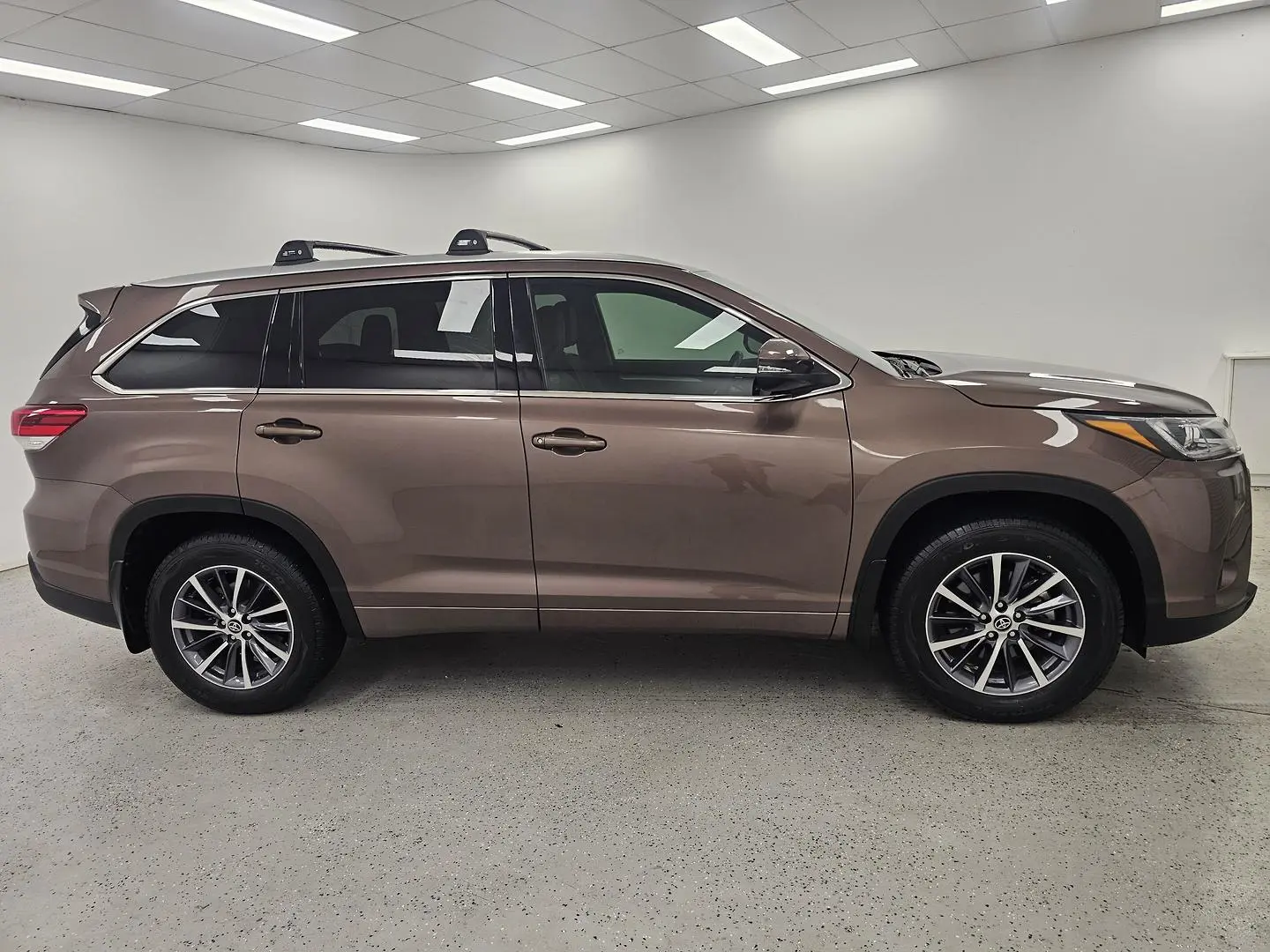 2019 Toyota Kluger Gallery Image 2