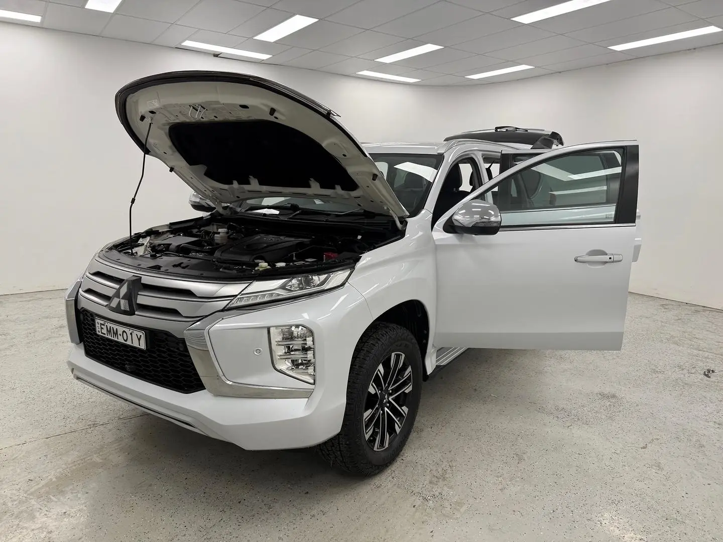 2021 Mitsubishi Pajero Sport Gallery Image 8