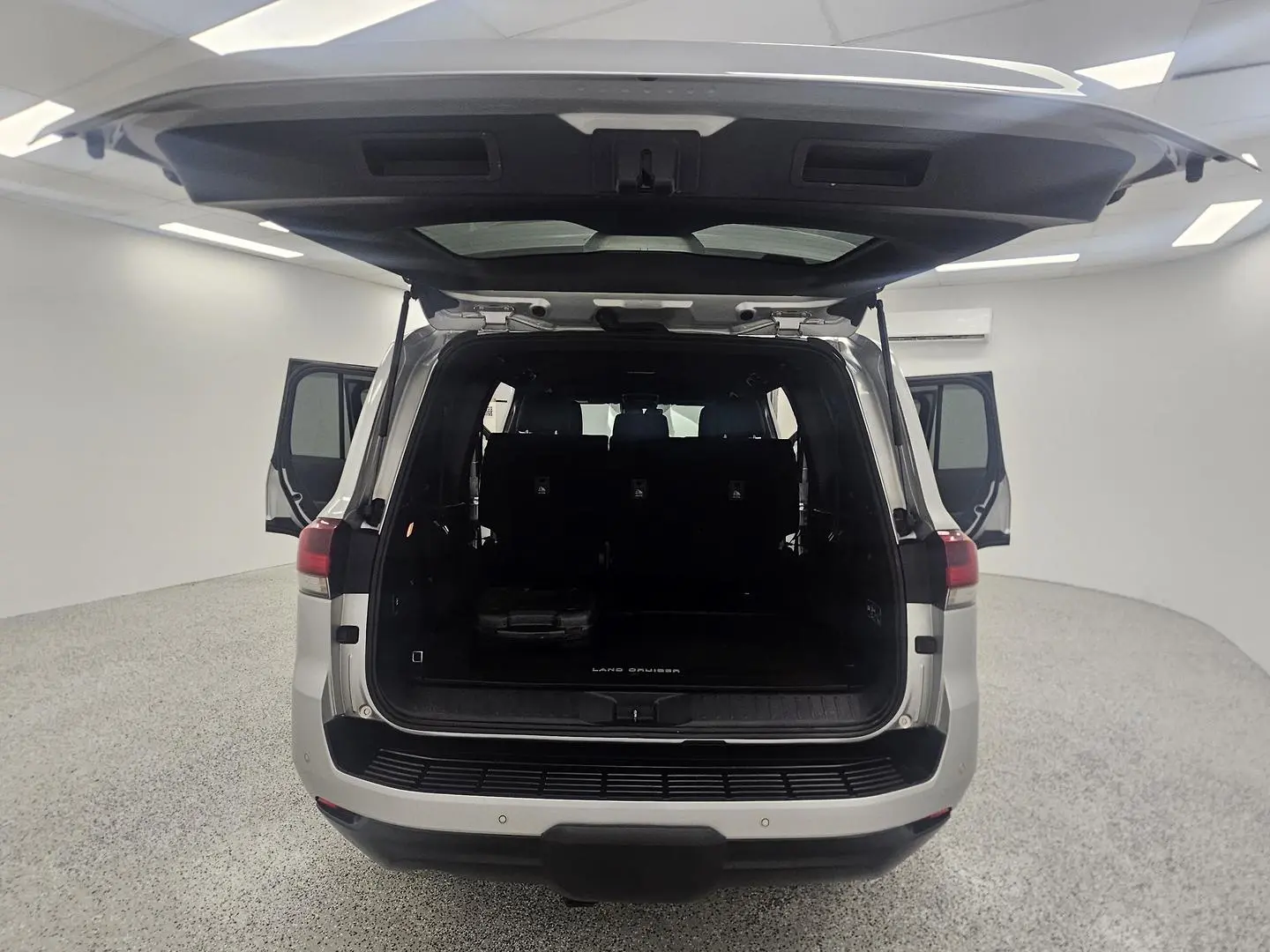 2023 Toyota Landcruiser Gallery Image 17