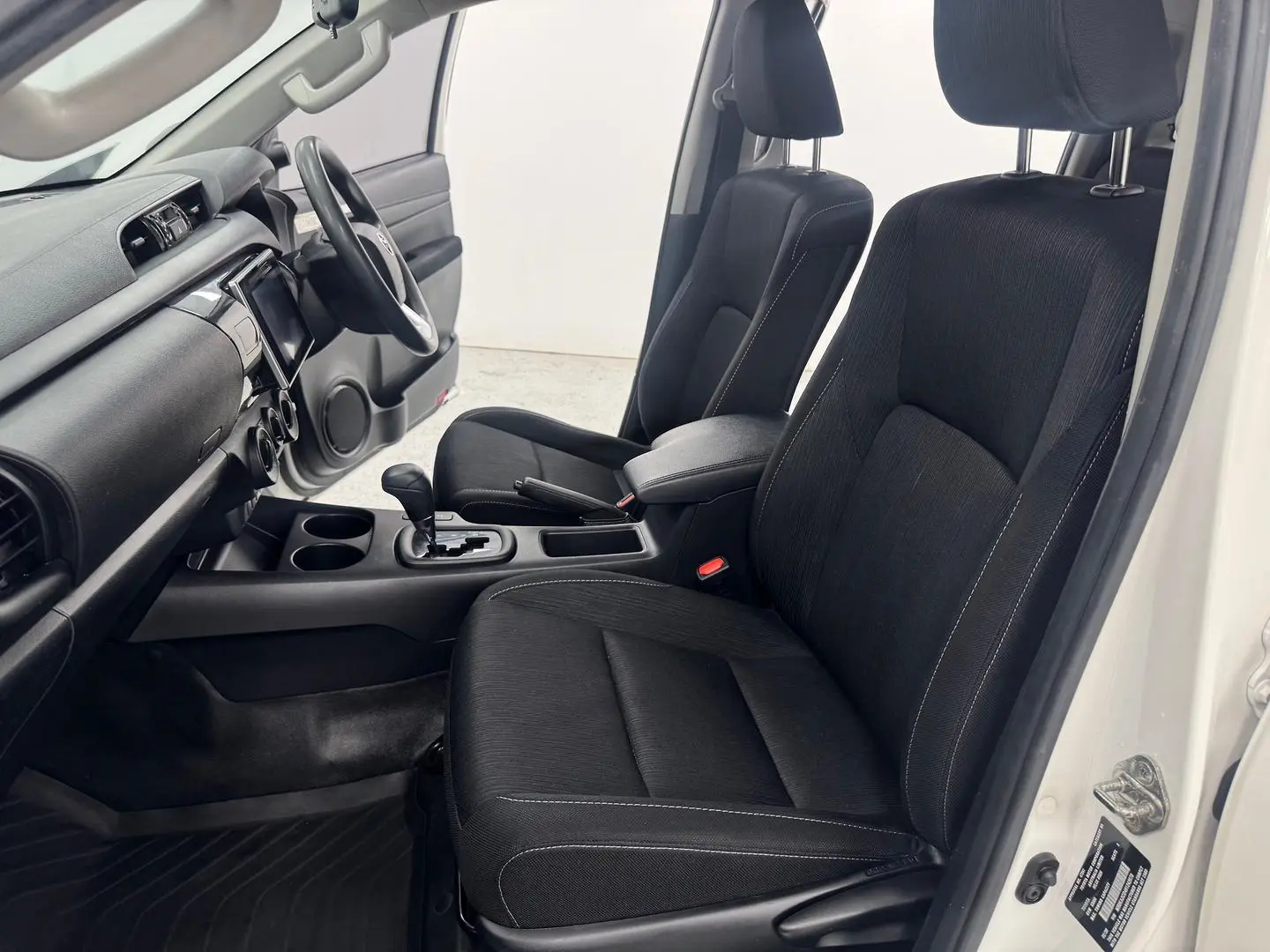 2020 Toyota Hilux Gallery Image 28