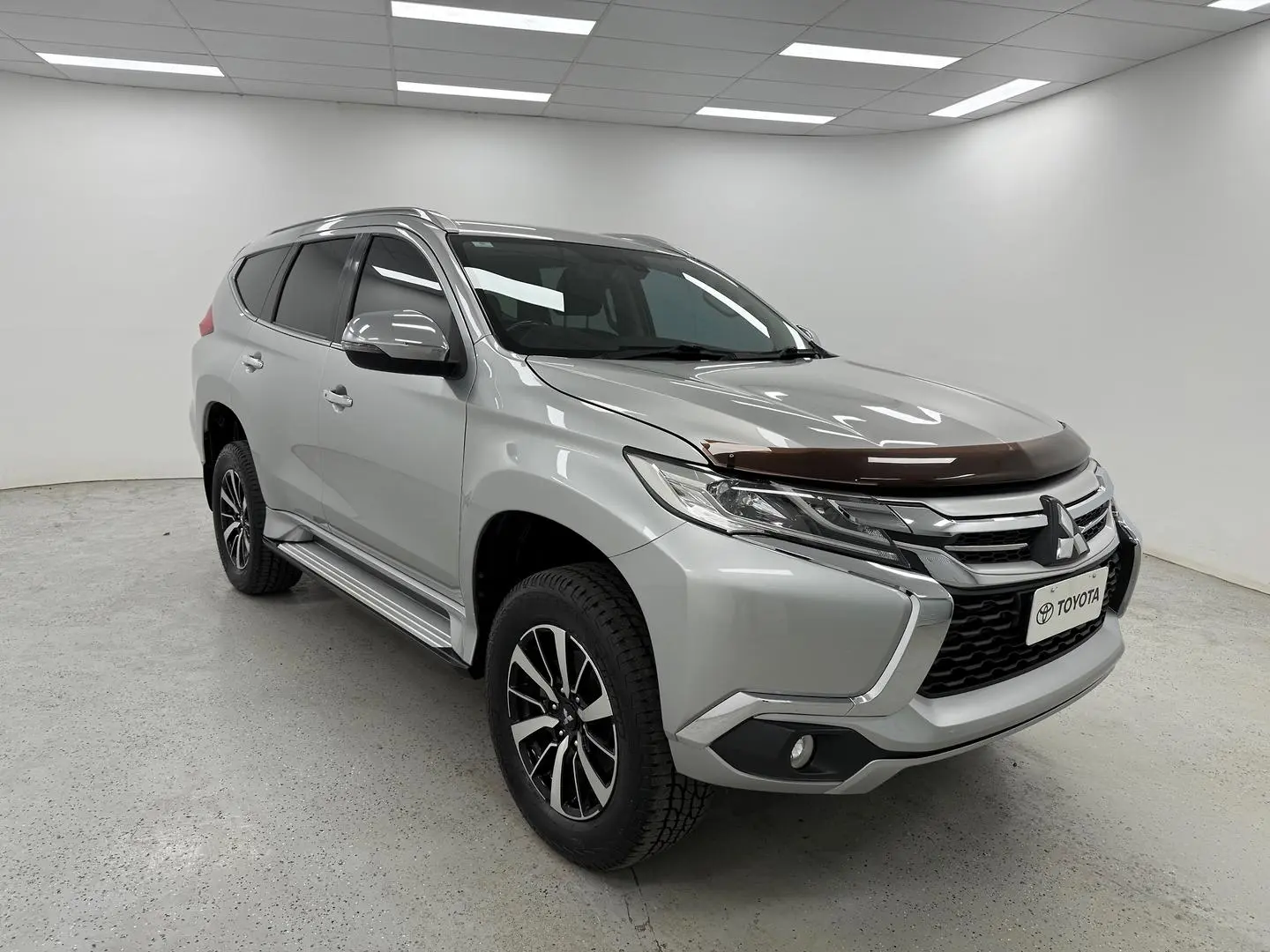 2016 Mitsubishi Pajero Sport Gallery Image 1