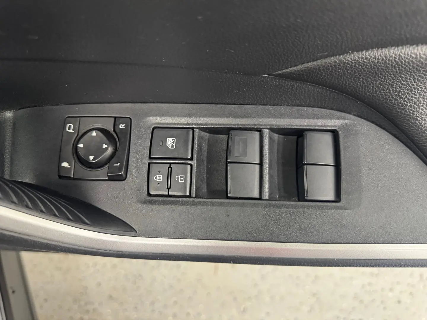 2019 Toyota RAV4 Gallery Image 16