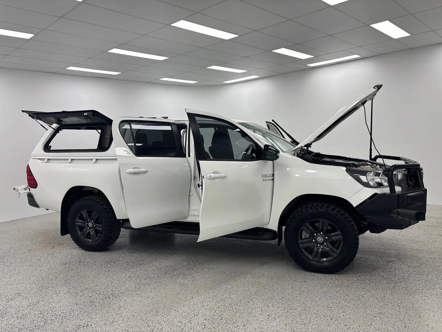 2023 Toyota Hilux Gallery Image 9