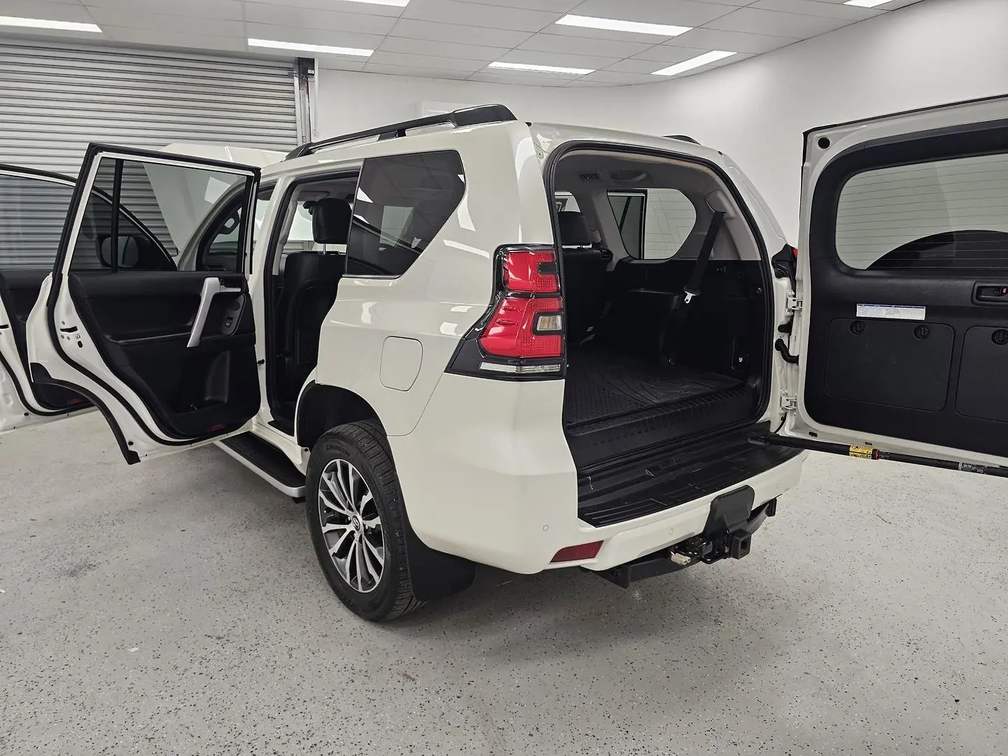 2023 Toyota Landcruiser Prado Gallery Image 16