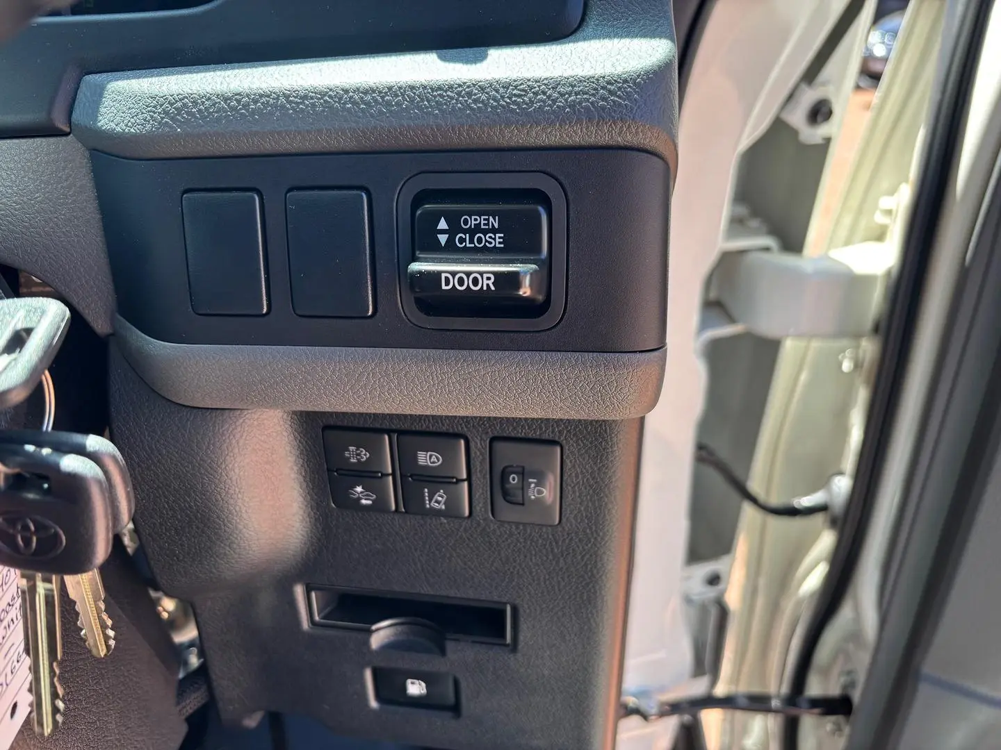 2025 Toyota Coaster Gallery Image 10