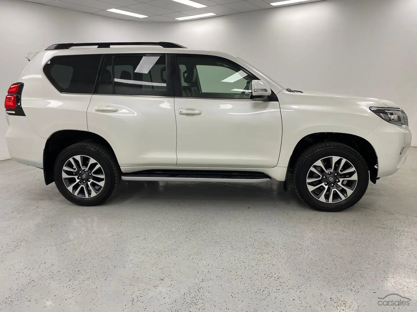 2023 Toyota Landcruiser Prado Image 2