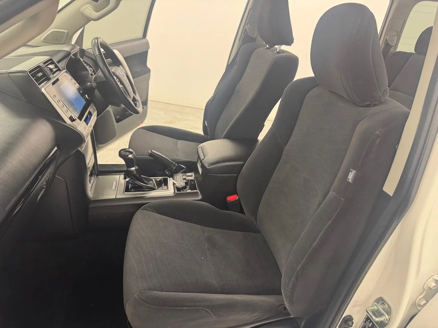 2022 Toyota Landcruiser Prado Gallery Image 32