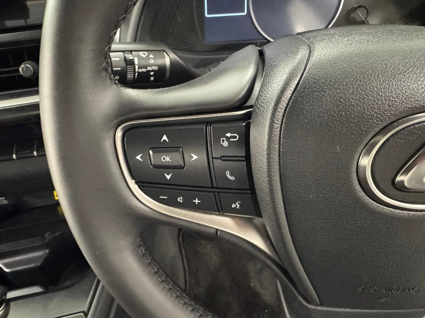 2023 Lexus UX Gallery Image 16