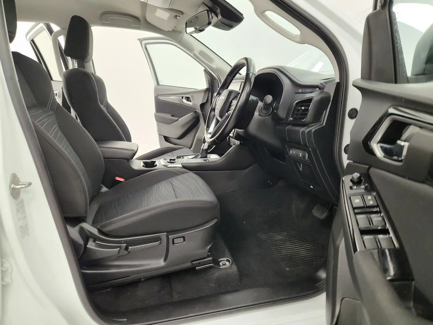 2023 Isuzu MU-X Gallery Image 23