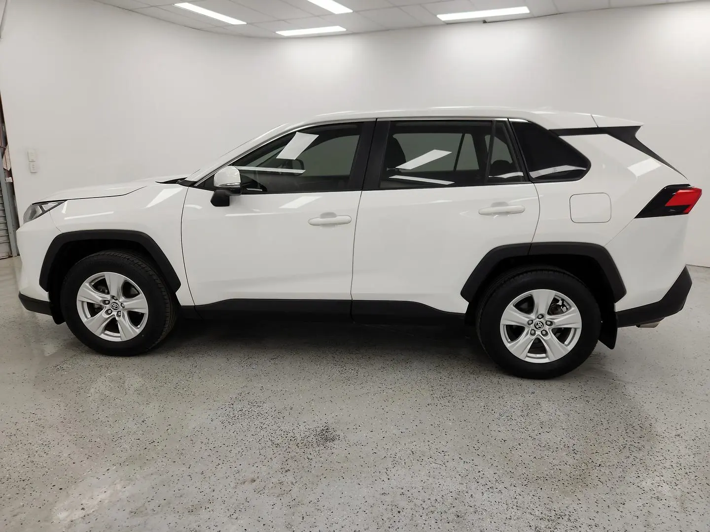 2020 Toyota RAV4 Gallery Image 6