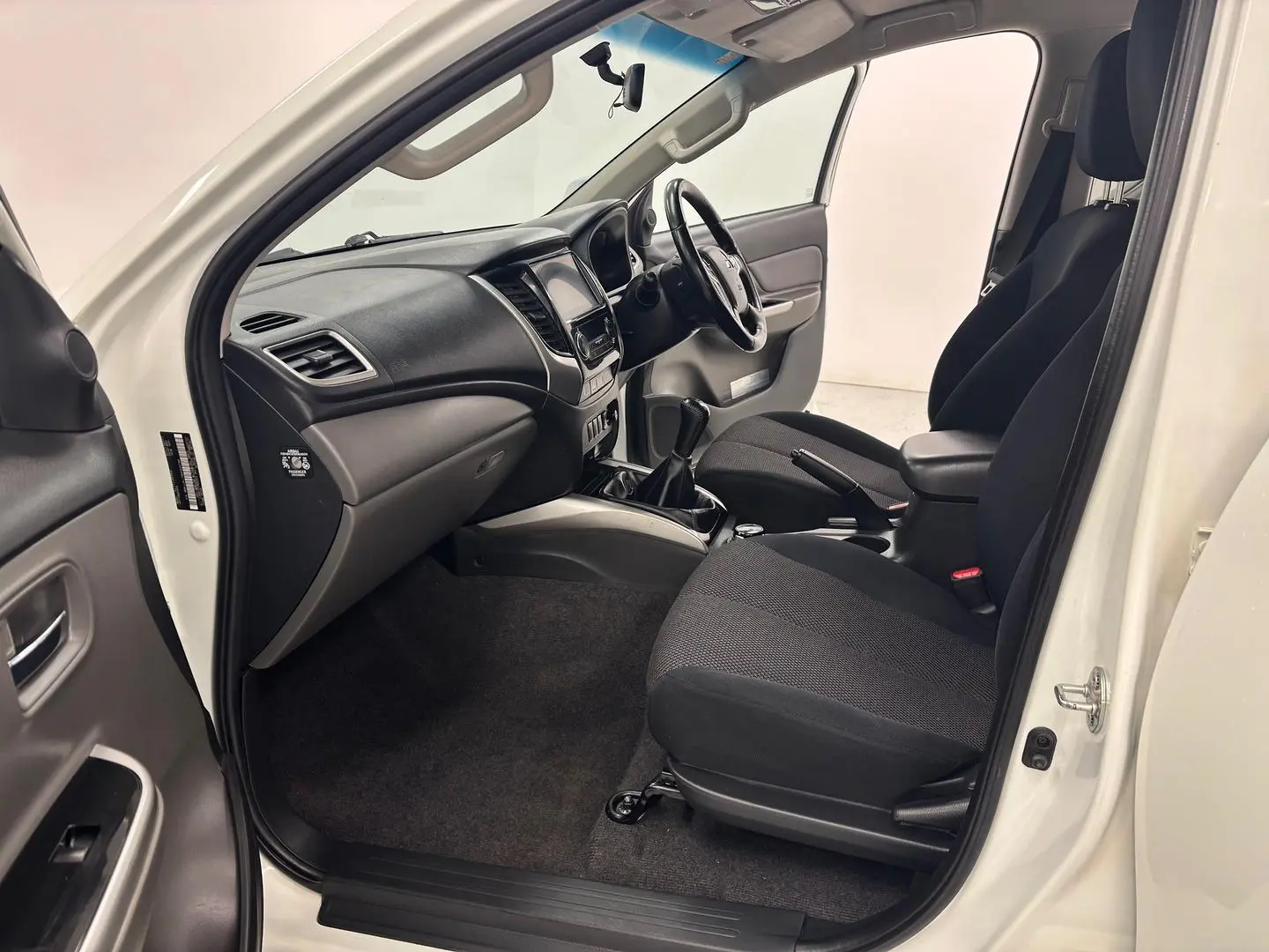 2017 Mitsubishi Triton Gallery Image 17