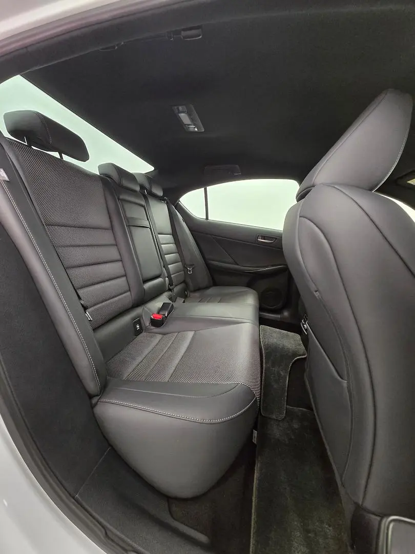 2021 Lexus IS Gallery Image 27