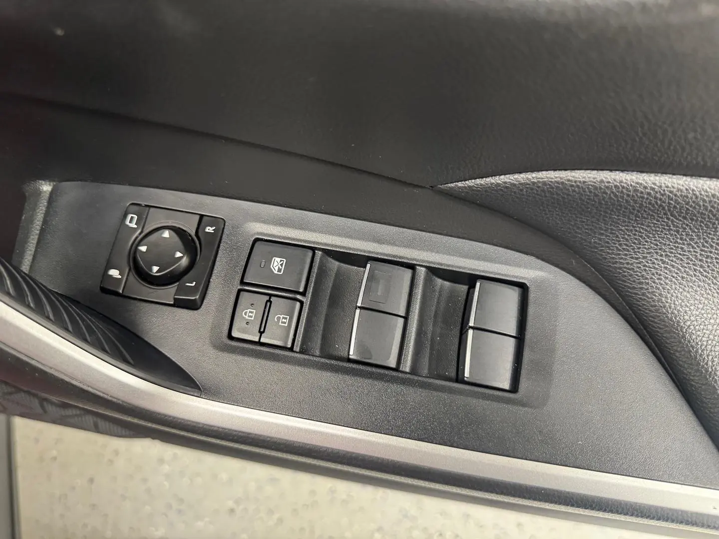 2020 Toyota RAV4 Gallery Image 16