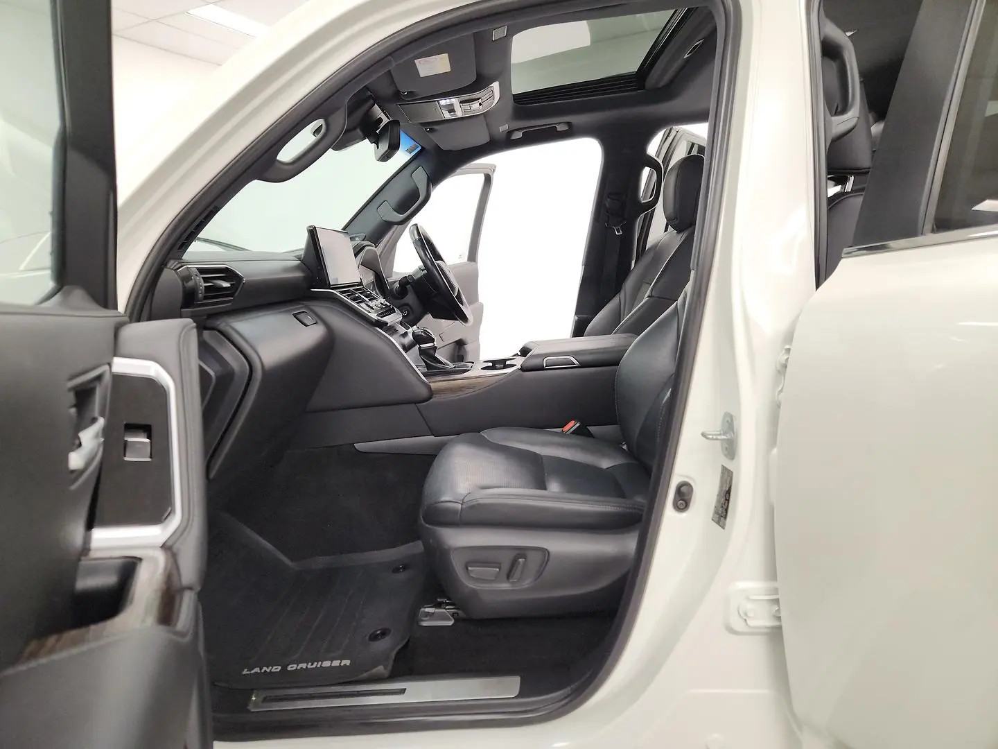 2022 Toyota Landcruiser Gallery Image 16