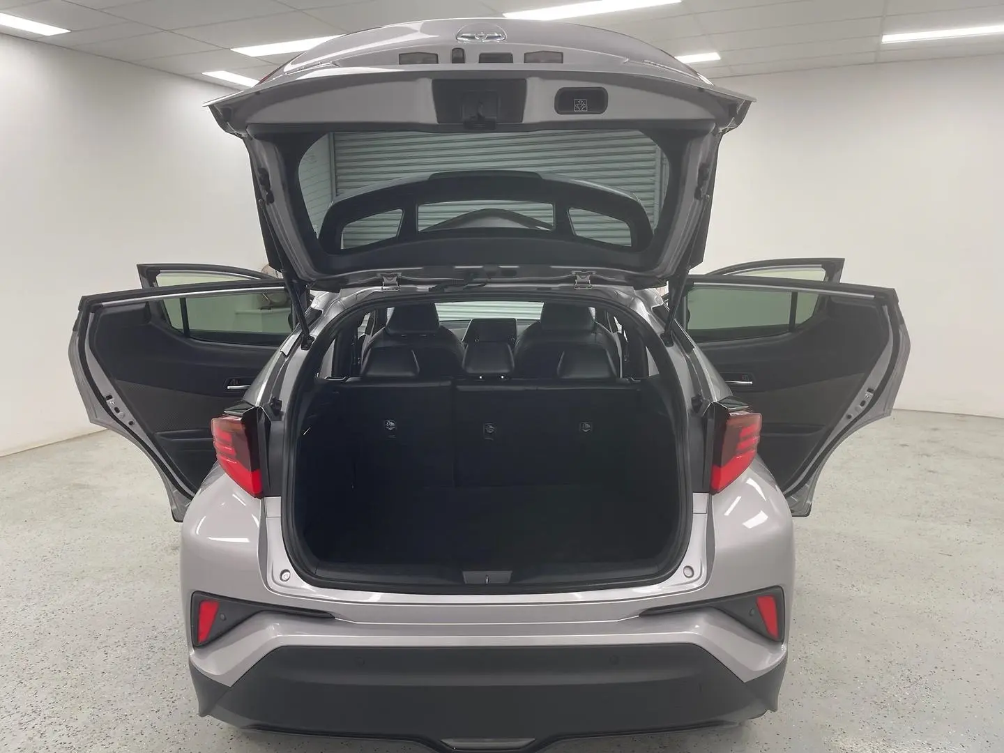 2020 Toyota C-HR Gallery Image 11