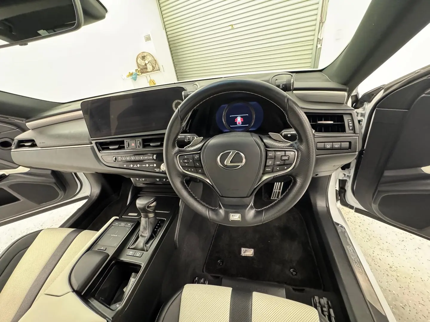 2022 Lexus ES Gallery Image 18