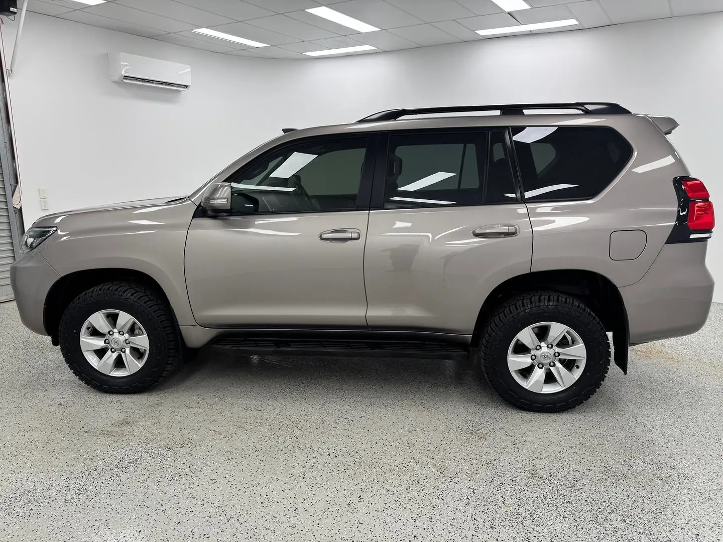 2023 Toyota Landcruiser Prado Gallery Image 5