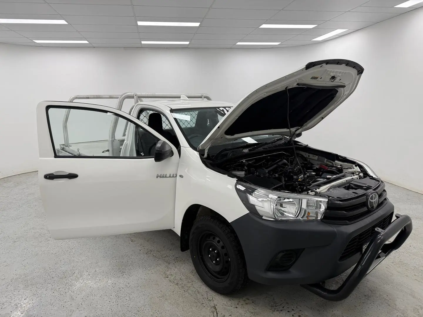 2022 Toyota Hilux Gallery Image 14