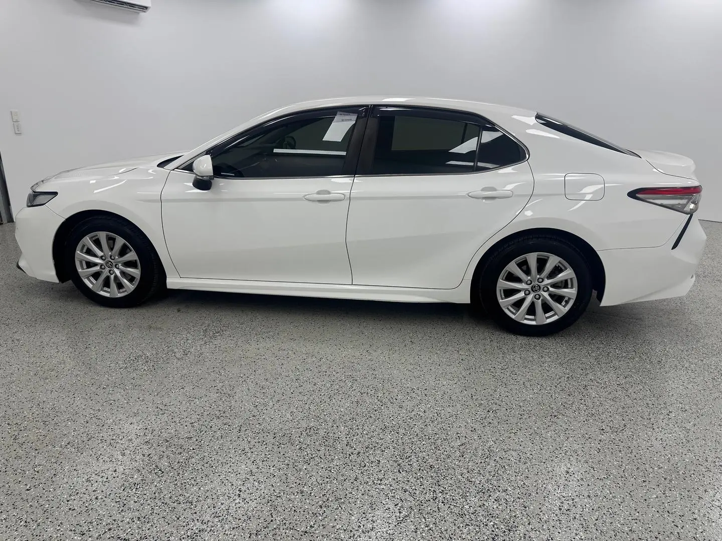 2019 Toyota Camry Gallery Image 5