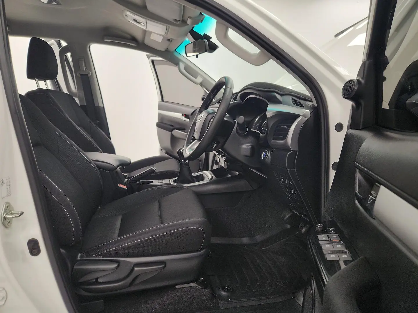2023 Toyota Hilux Gallery Image 22