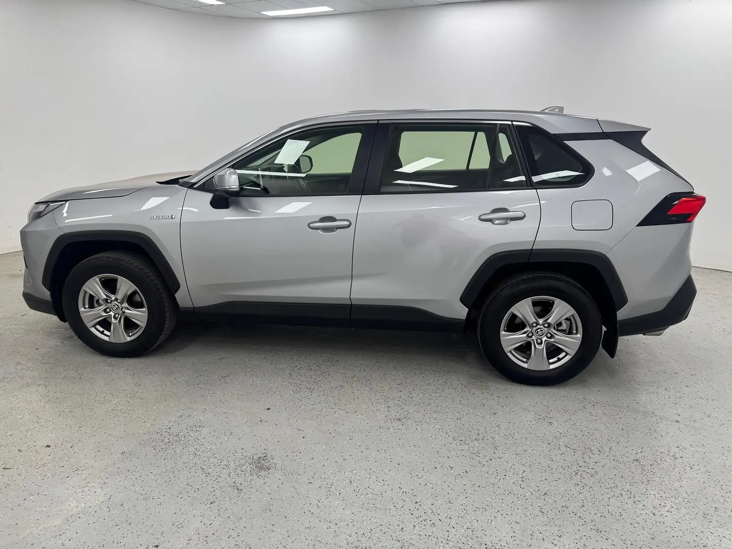 2024 Toyota RAV4 Gallery Image 5