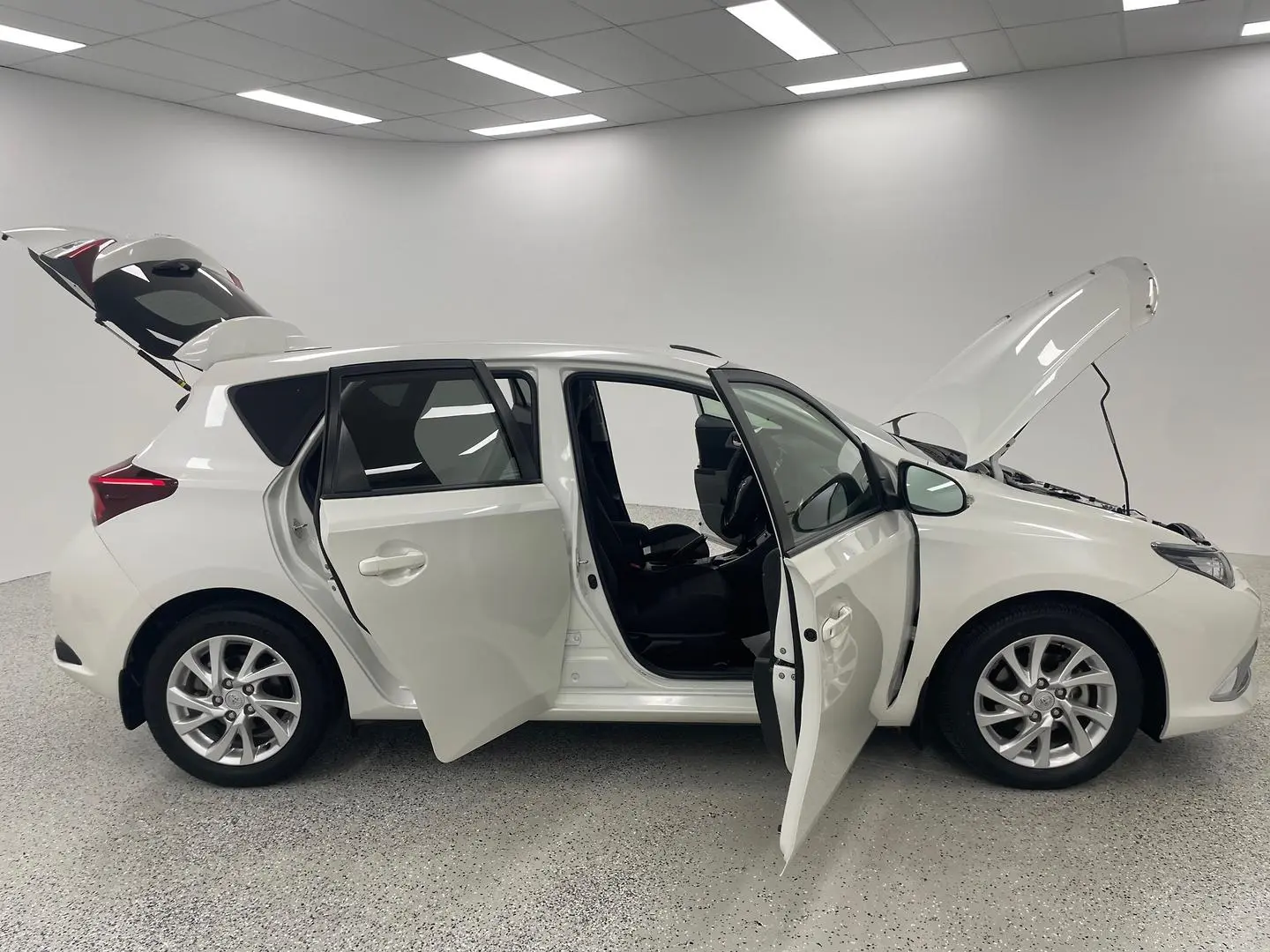 2017 Toyota Corolla Gallery Image 13