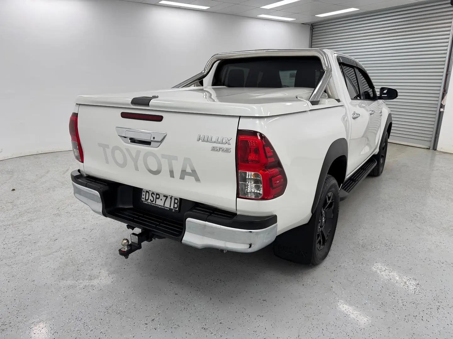 2017 Toyota Hilux Gallery Image 3