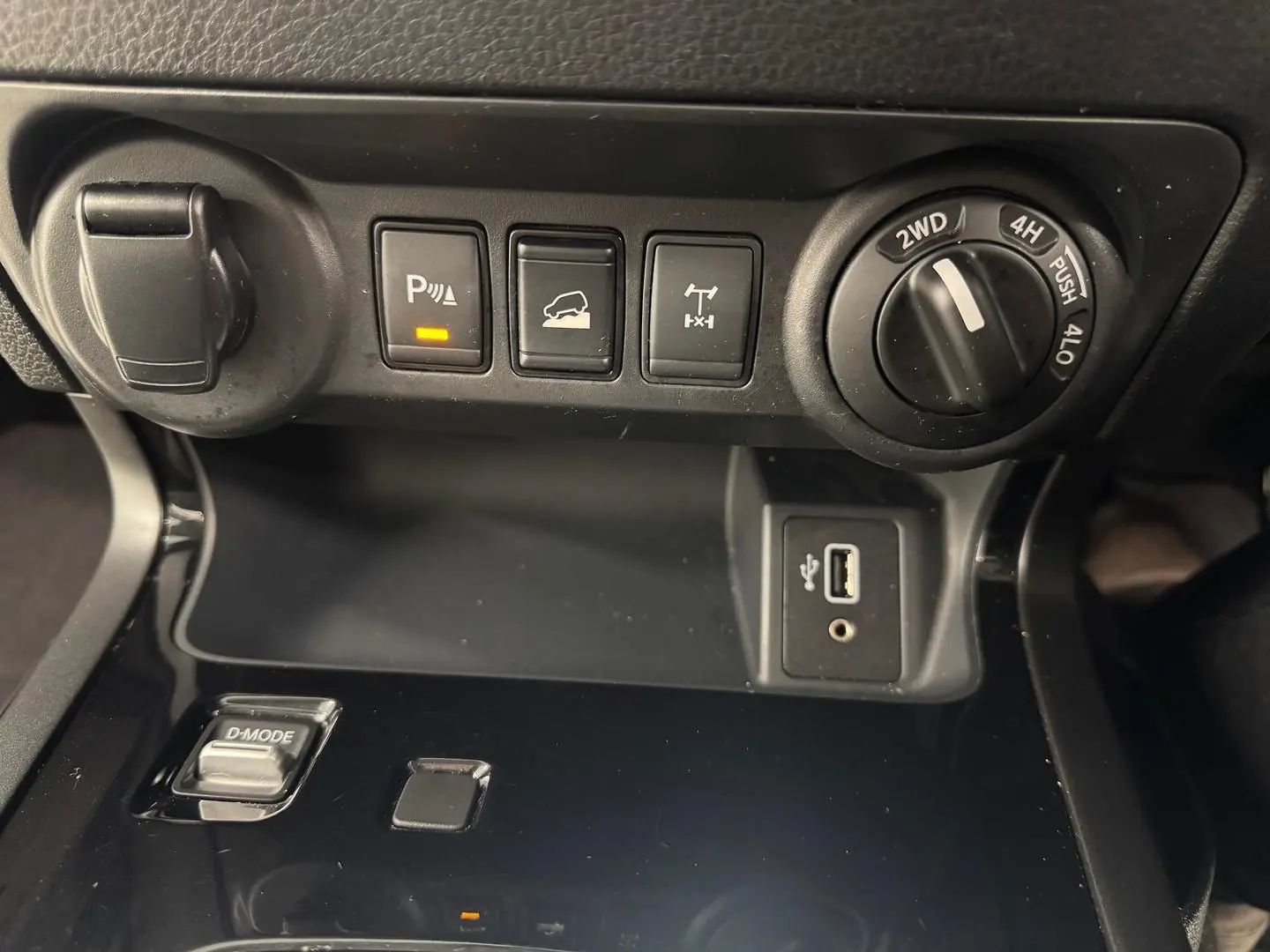 2021 Nissan Navara Gallery Image 24