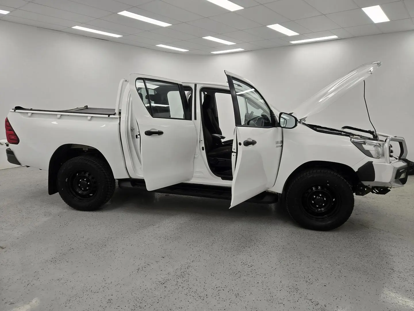 2017 Toyota Hilux Gallery Image 9