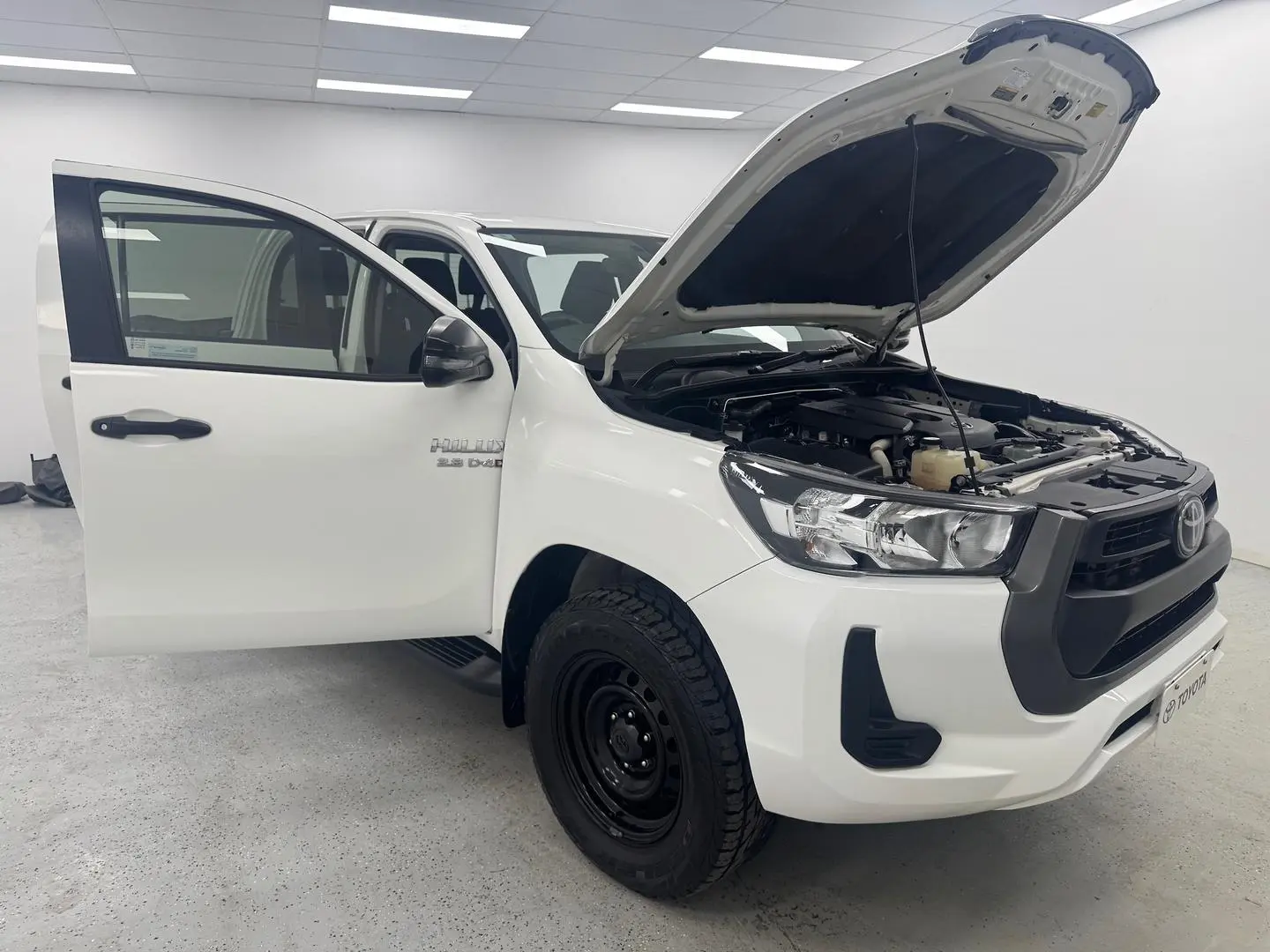 2022 Toyota Hilux Gallery Image 3