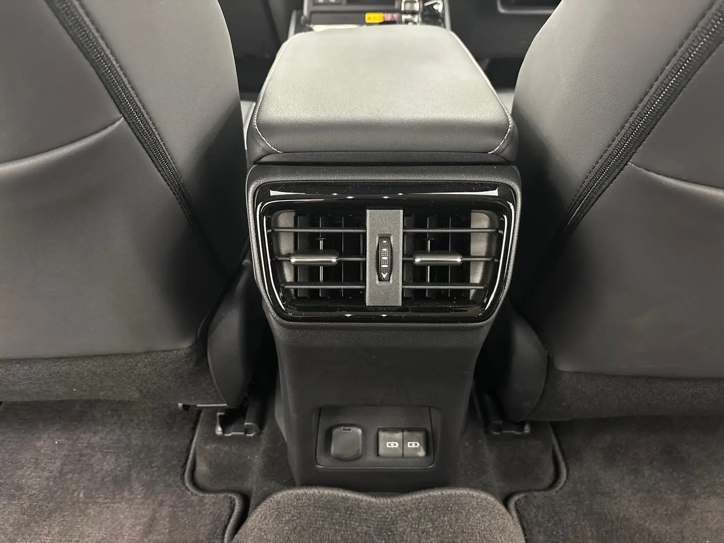 2025 Lexus NX Gallery Image 23