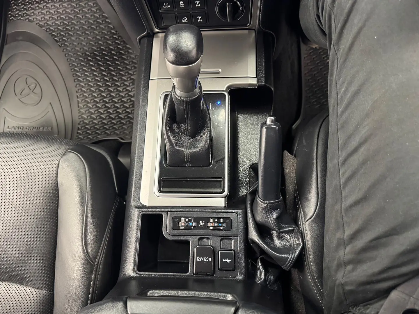 2021 Toyota Landcruiser Prado Gallery Image 24