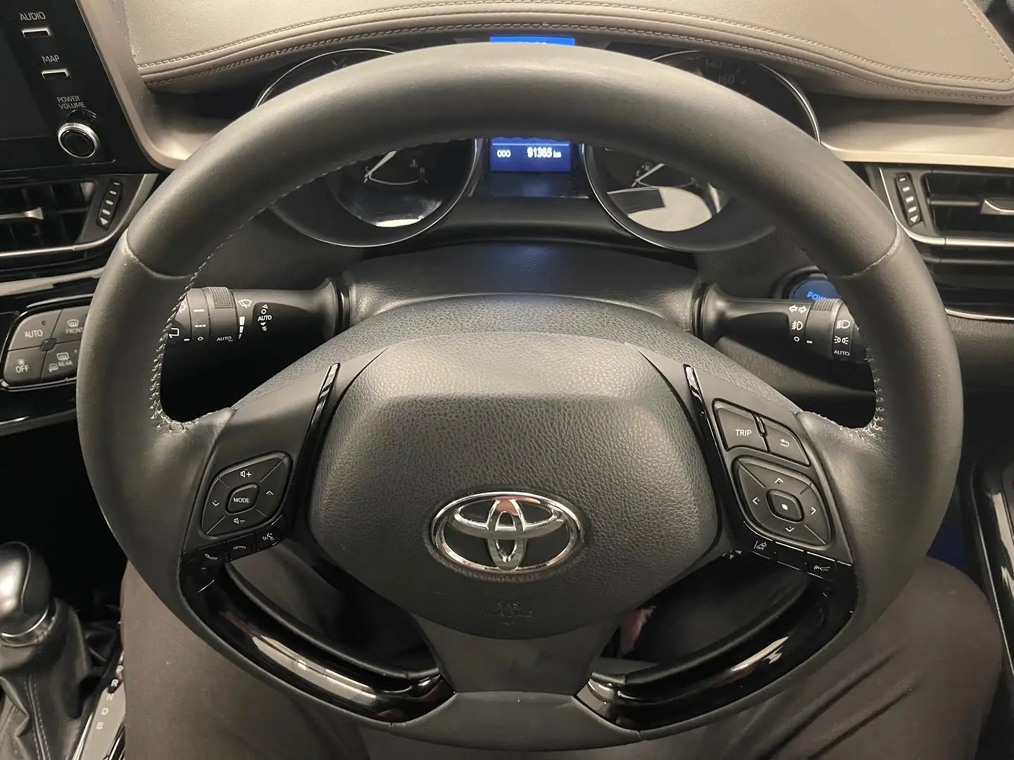 2021 Toyota C-HR Gallery Image 31