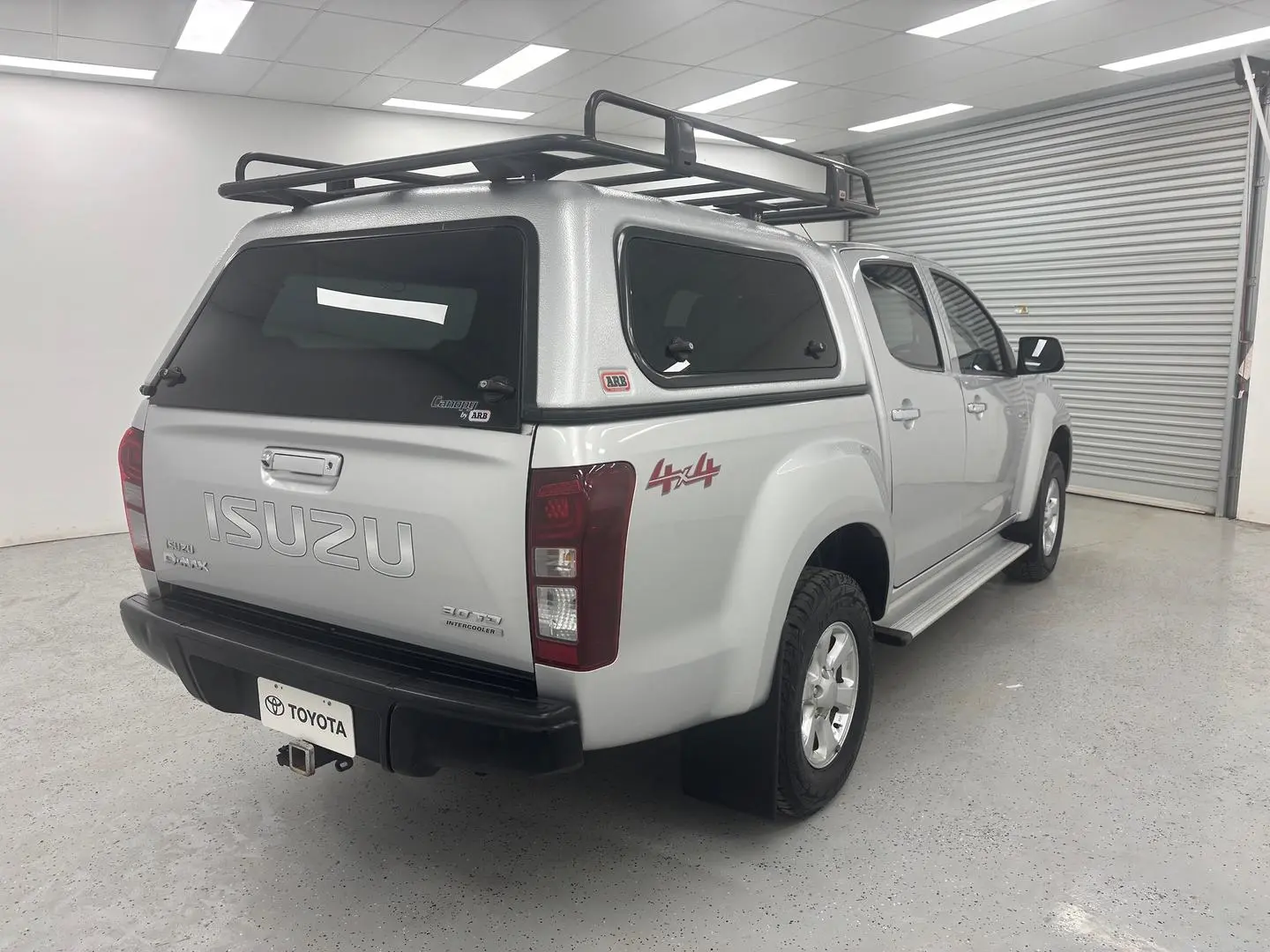 2017 Isuzu D-MAX Gallery Image 3