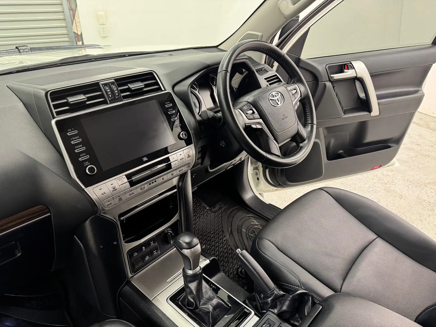 2023 Toyota Landcruiser Prado Gallery Image 32
