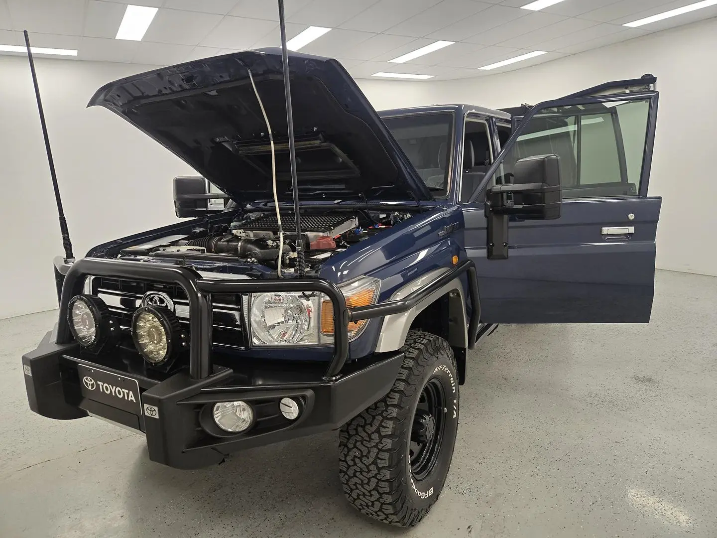 2020 Toyota Landcruiser Gallery Image 13