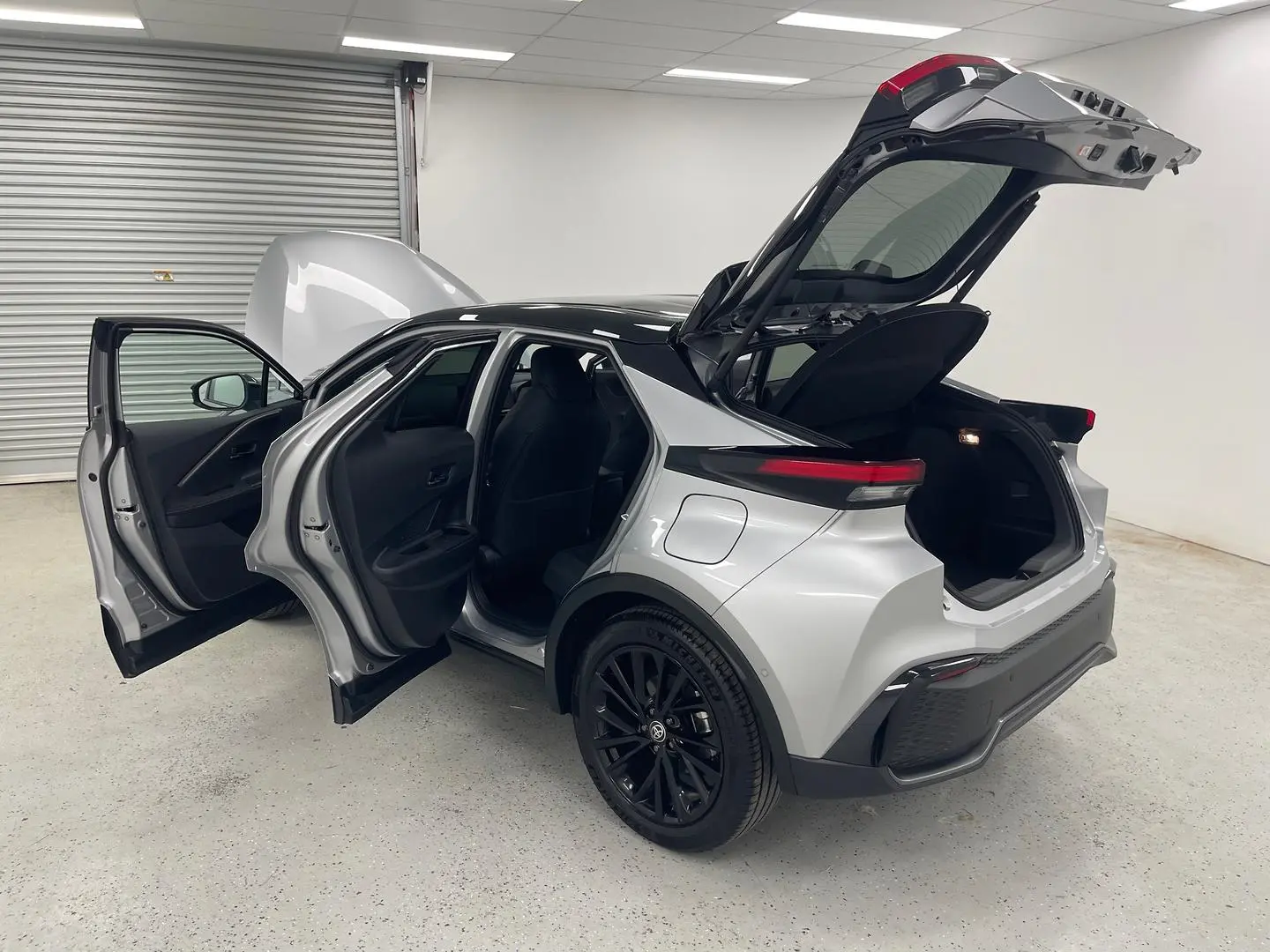 2025 Toyota C-HR Gallery Image 12