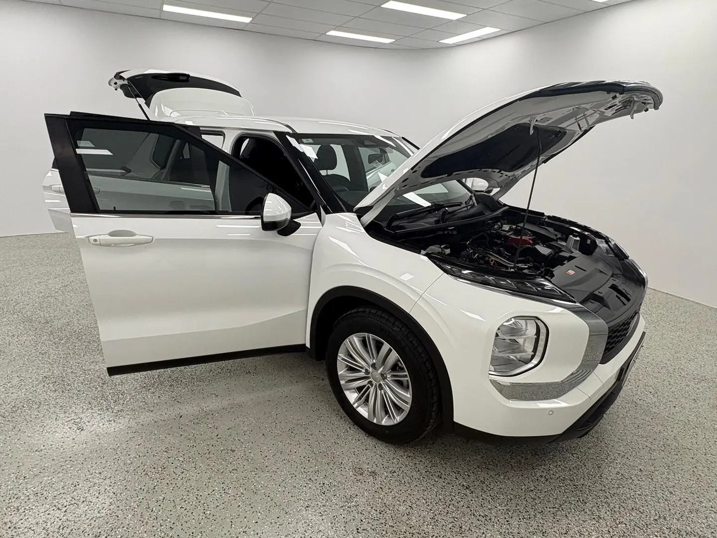 2022 Mitsubishi Outlander Gallery Image 9