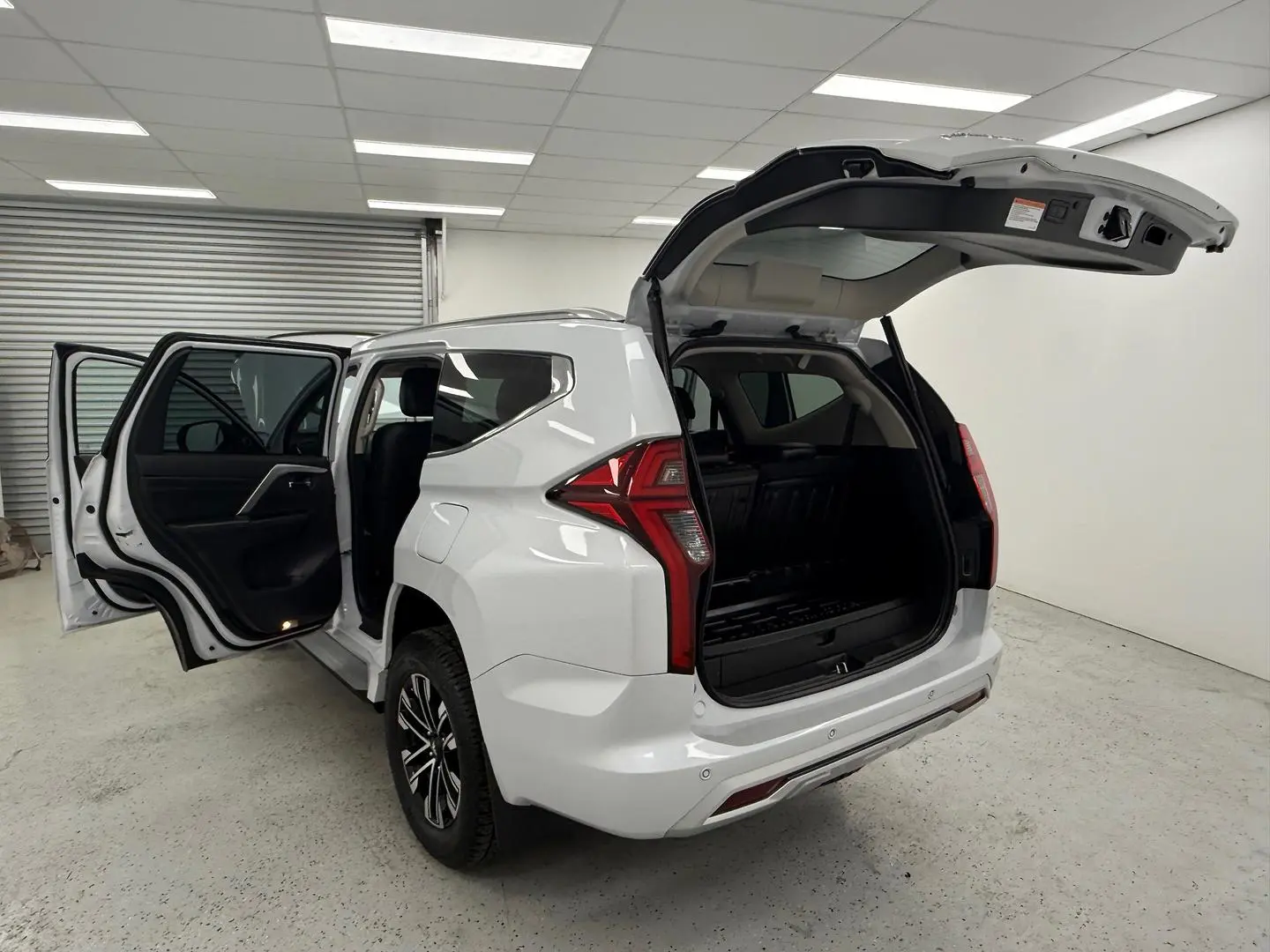 2021 Mitsubishi Pajero Sport Gallery Image 13