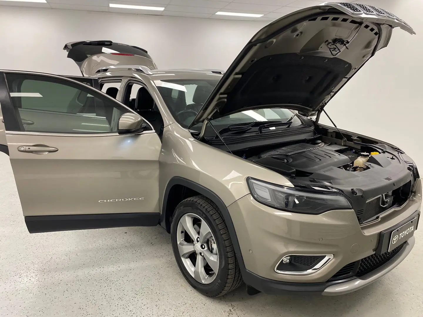 2019 Jeep Cherokee Image 9