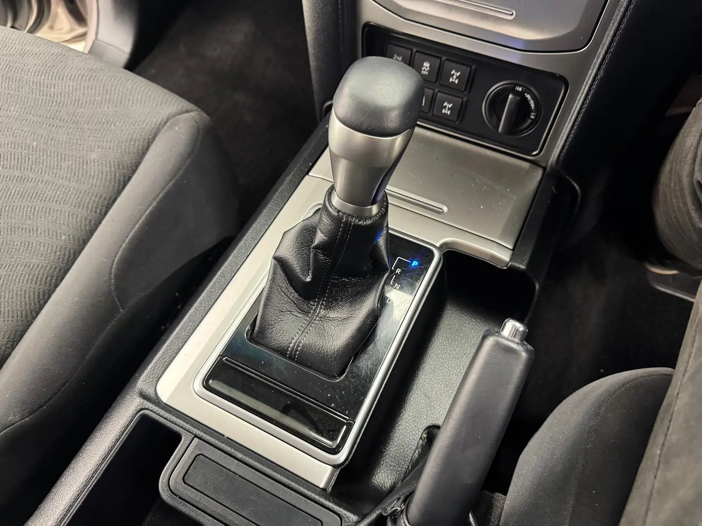 2023 Toyota Landcruiser Prado Gallery Image 23