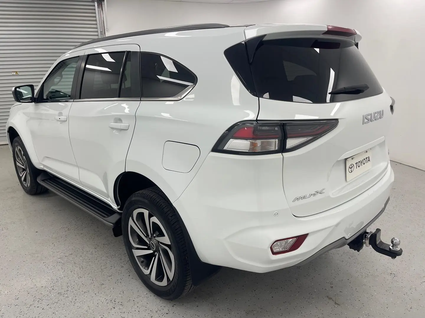 2021 Isuzu MU-X Gallery Image 5