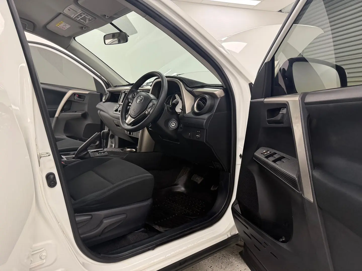 2014 Toyota RAV4 Gallery Image 19