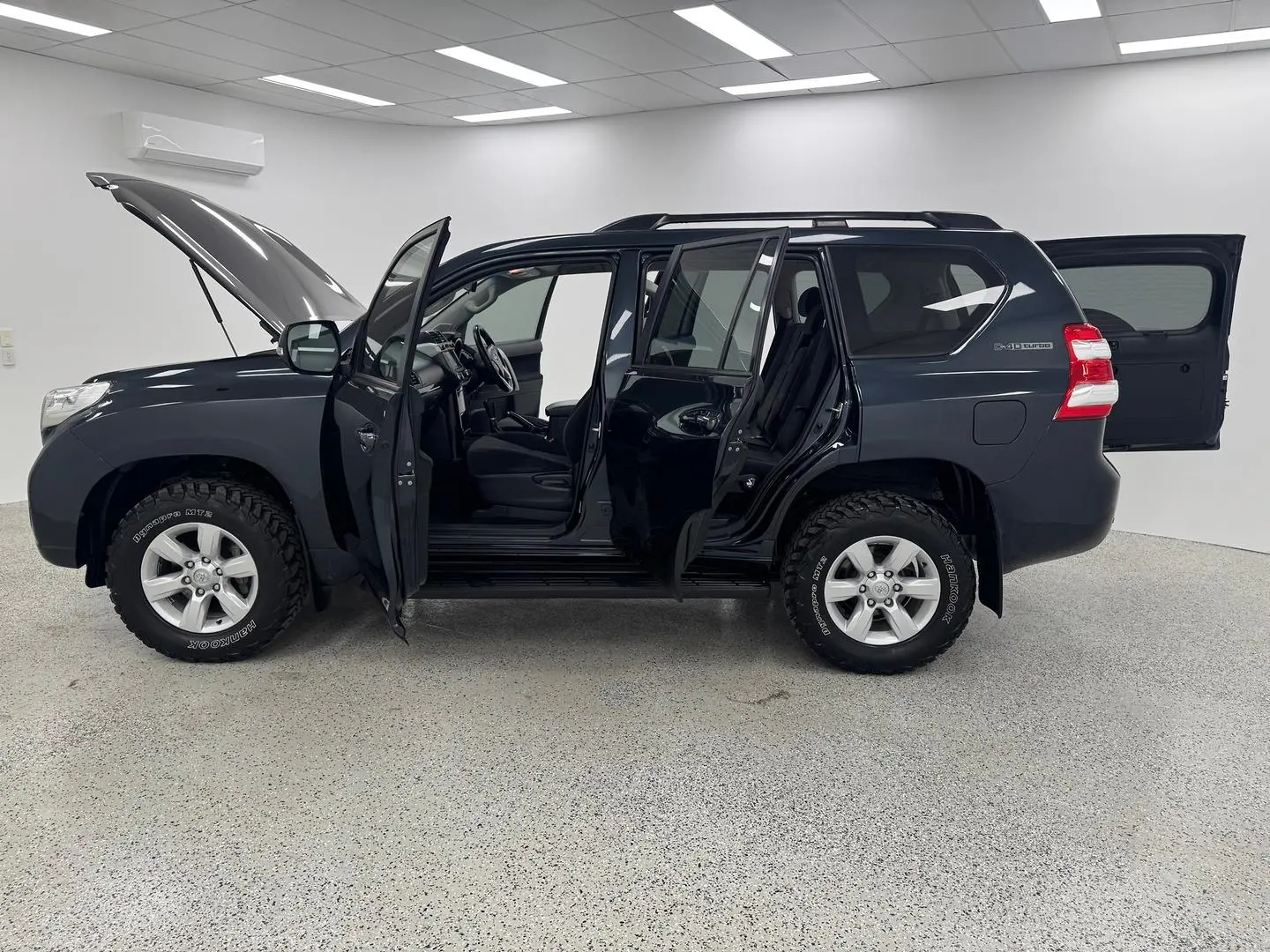 2016 Toyota Landcruiser Prado Gallery Image 11