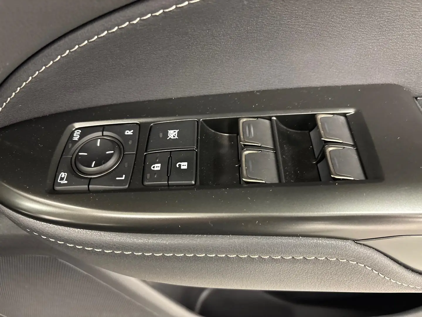 2025 Lexus NX Gallery Image 35