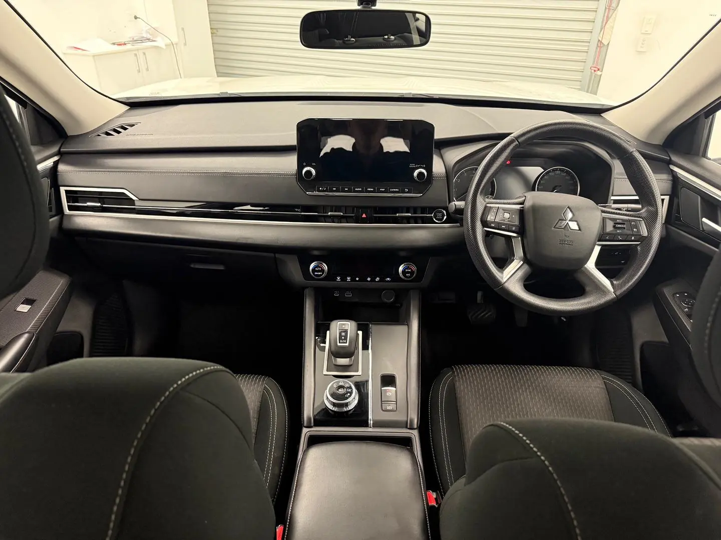 2022 Mitsubishi Outlander Gallery Image 25