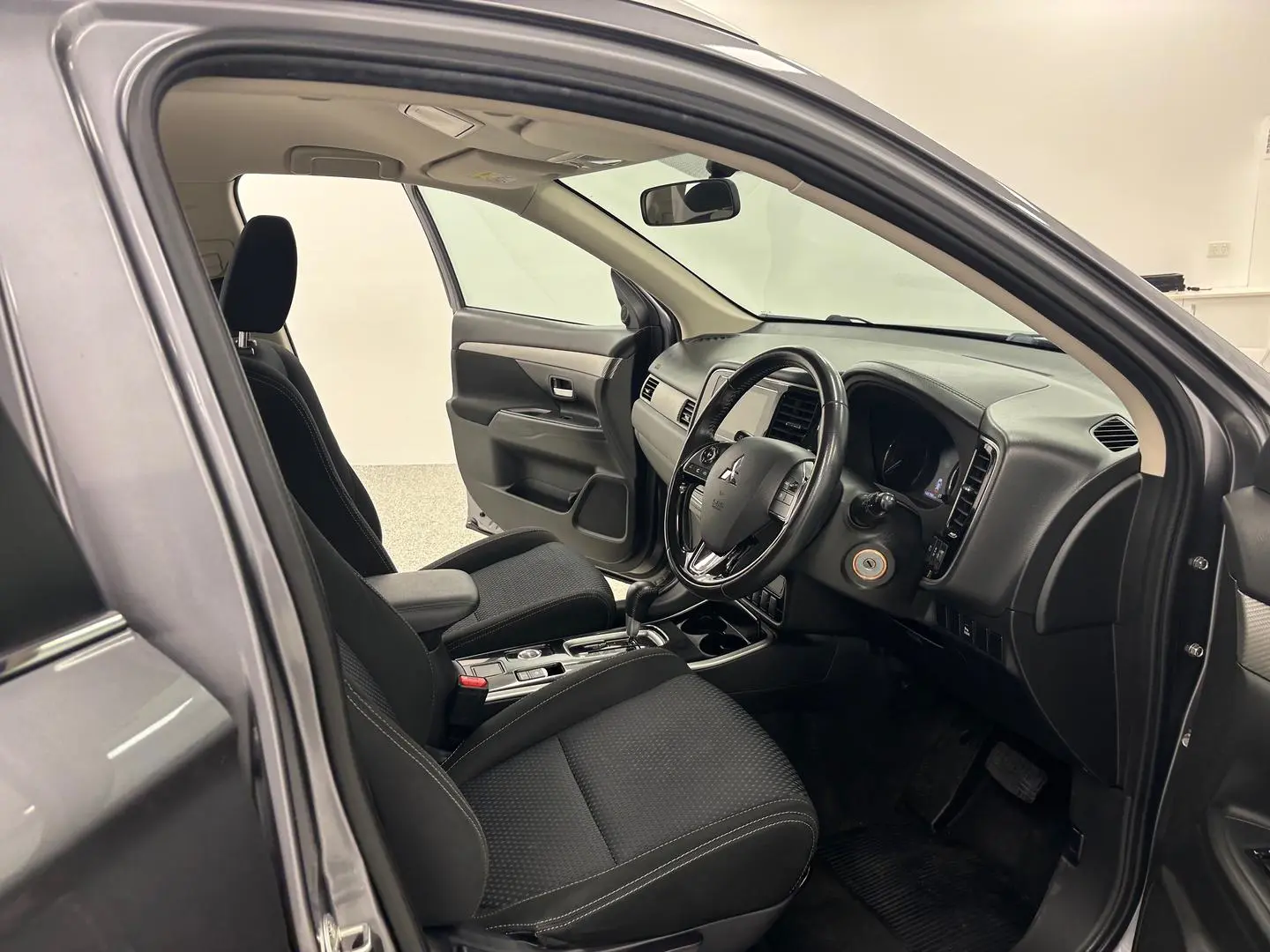 2017 Mitsubishi Outlander Gallery Image 22